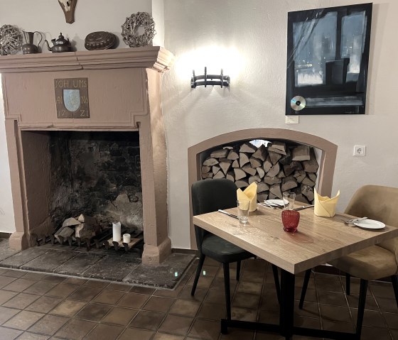 Jagdzimmer mit Kamin, &copy; TI Bitburger Land