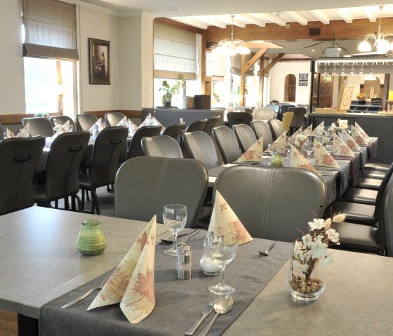 long table, &copy; Wochenend Magazin