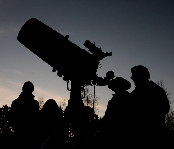 Blick in den Sternenhimmel mit Teleskop, &copy; Medienzentrum des Kreises Euskirchen