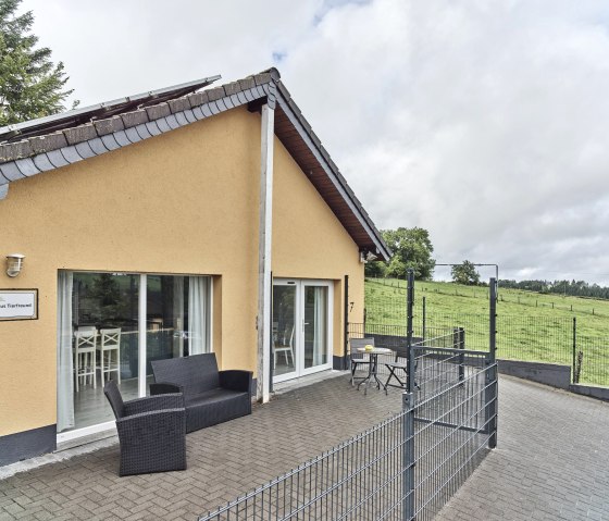 Haus Tierfreund - eingez&auml;unte Terrasse, &copy; Nordeifel Tourismus GmbH & Haus Eifelsonne