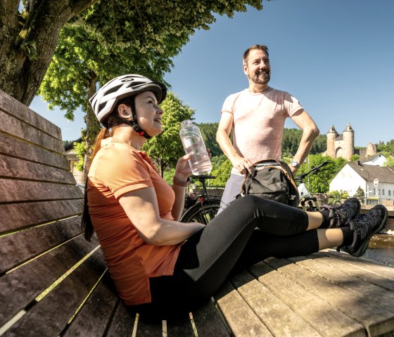 Relaxed break on the Kyll cycle path, © Eifel Tourismus GmbH, Dominik Ketz