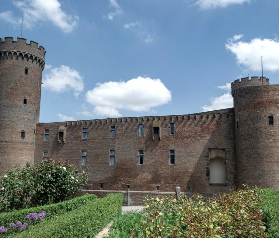 Z&uuml;lpich Castle, &copy; Nordeifel Tourismus GmbH